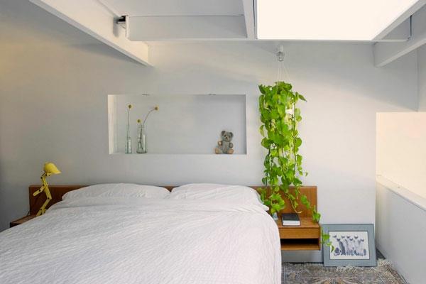 κρεβατοκάμαρα κρεμαστά φυτά ιδέα σχεδιασμός λευκού τοίχου