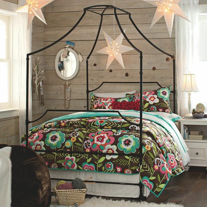 ιδέες κρεβατοκάμαρας θόλο ρομαντικό κρεβάτι θόλο μεταλλικό κρεβάτι μαύρο poinsettia χριστουγεννιάτικη διακόσμηση herrnutersterne λευκό