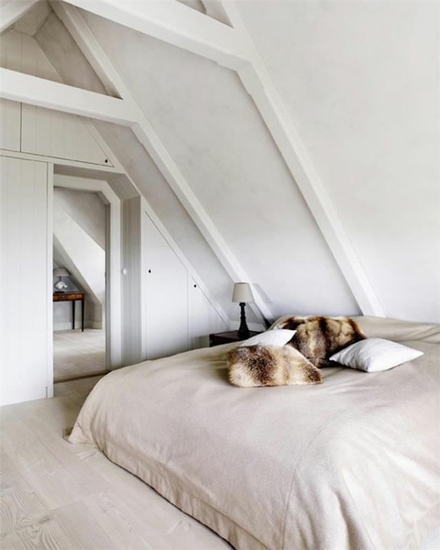 υπνοδωμάτιο λευκό κεκλιμένο ανώτατο όριο ρίξτε μαξιλάρια δάπεδο ξύλο εμφάνιση
