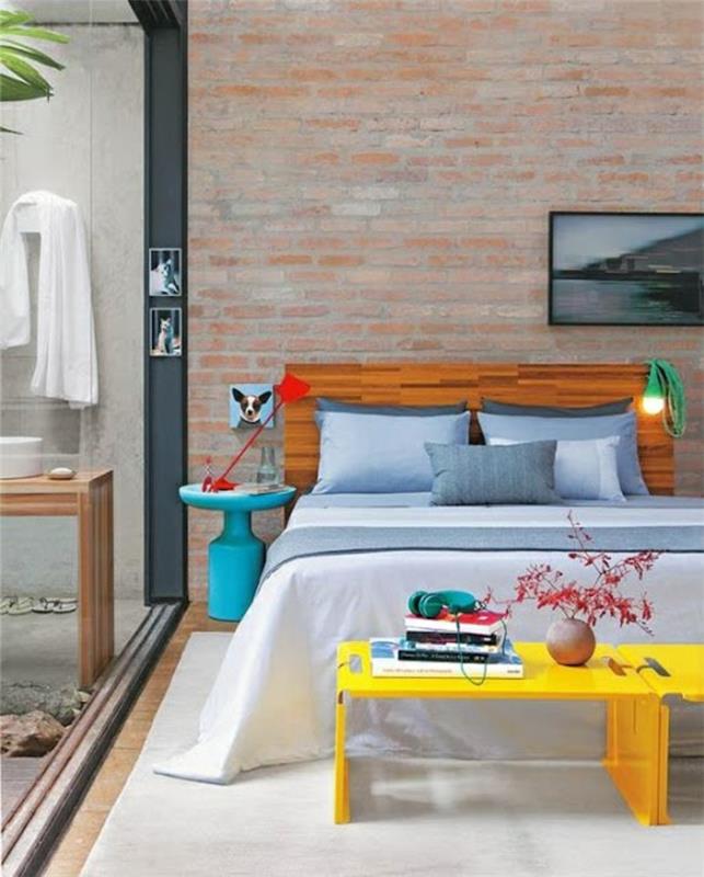 υπνοδωμάτιο σχεδιασμός τούβλο τοίχος ξύλινο κρεβάτι πλαίσιο κίτρινο σκαμπό
