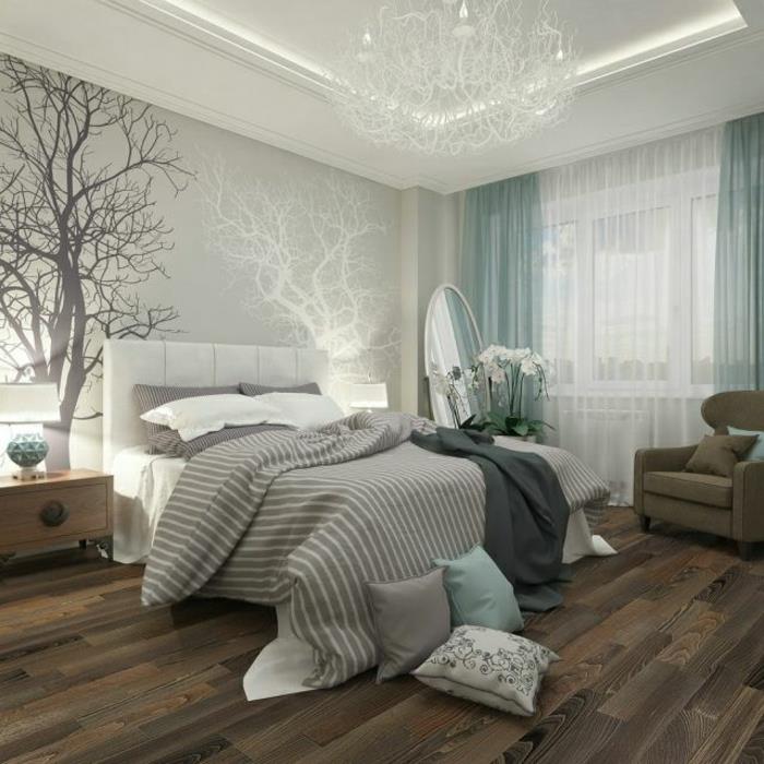 υπνοδωμάτιο σχεδιασμός ανοιχτό γκρι χρώμα τοίχου ξύλο εμφάνιση laminate ριγέ κλινοσκεπάσματα