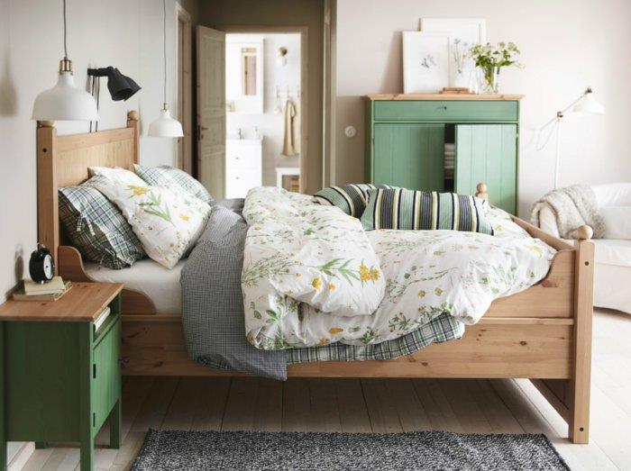 κρεβατοκάμαρα σχεδιασμός κρεμαστά φώτα ξύλινα κρεβάτια πράσινα έπιπλα