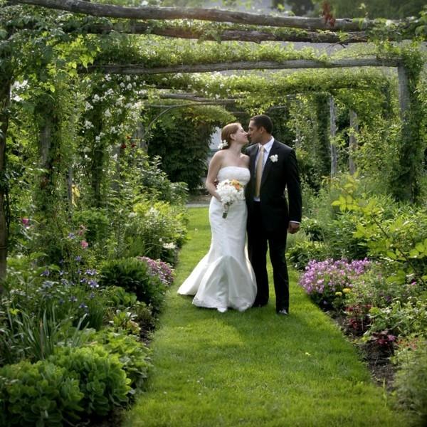 απλή ιδέα για τον γάμο στον κήπο