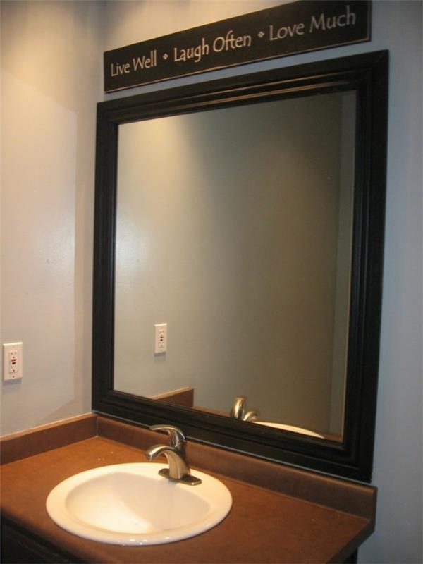 απλό σχέδιο πλαισίου με επιγραφή καθρέφτη μπάνιου