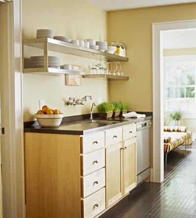 στενές συμπαγείς πόρτες κουζίνας ξύλινος ελαφρύς εξοπλισμός κουζίνας