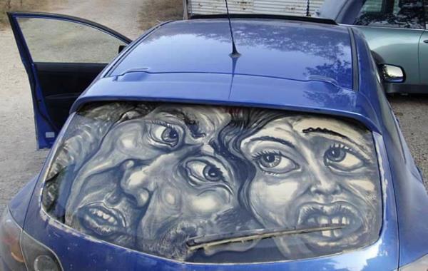 βρώμικη τέχνη ζωγραφίζει πρόσωπα με σκόνη