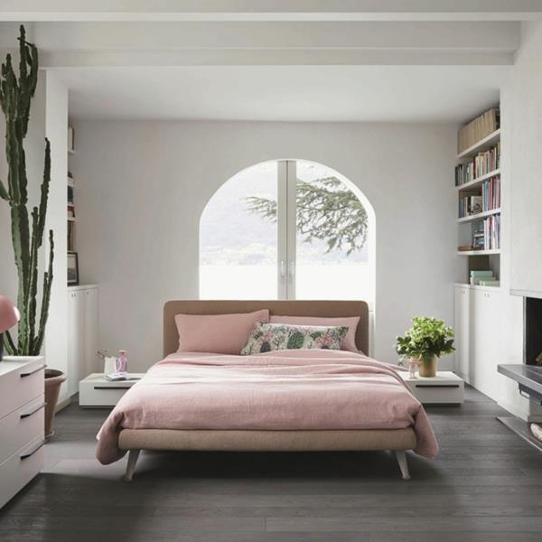 όμορφο κρεβάτι παστέλ χρώμα ξενώνα