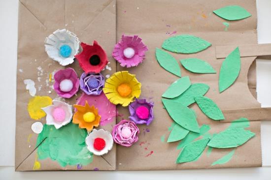 φτιάξτε όμορφα λουλούδια με χαρτοκιβώτιο αυγών