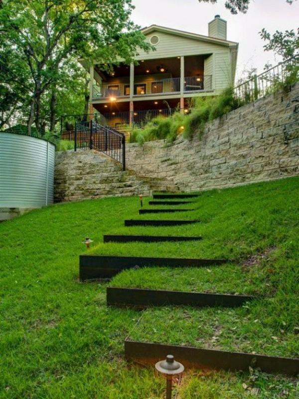 όμορφο σχέδιο κήπου με σκάλες κήπου