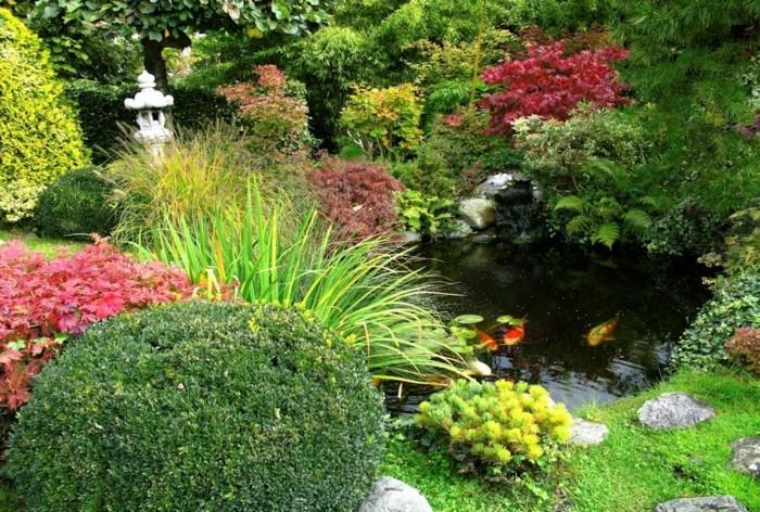 όμορφος κήπος κήπος με λίμνη κήπου