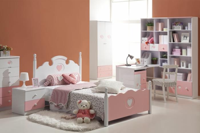 όμορφη κούνια κοριτσίστικο δωμάτιο διακοσμούν πορτοκαλί τοίχο προφοράς