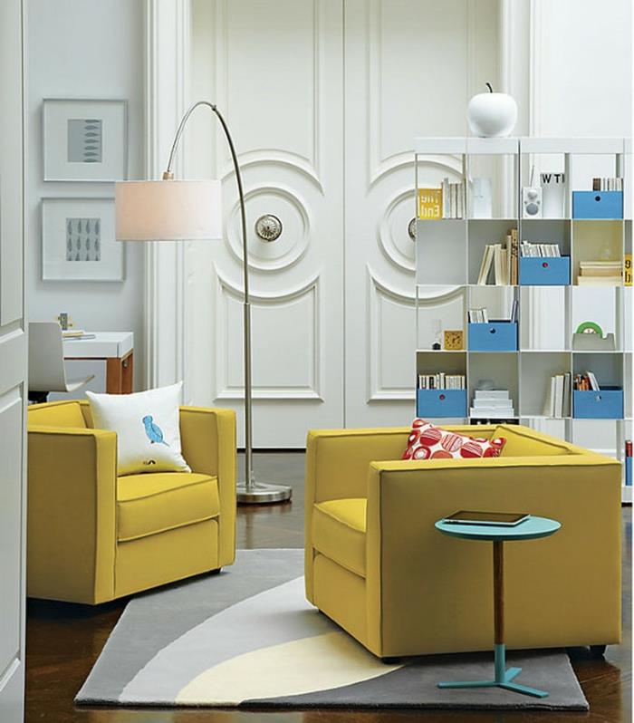 όμορφη πολυθρόνα κίτρινο σαλόνι επιπλωμένο βοηθητικό τραπέζι