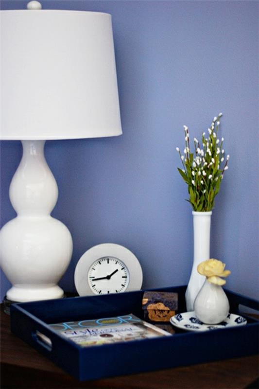 όμορφα χρώματα τοίχου μωβ μπλε επιτραπέζιο φωτιστικό