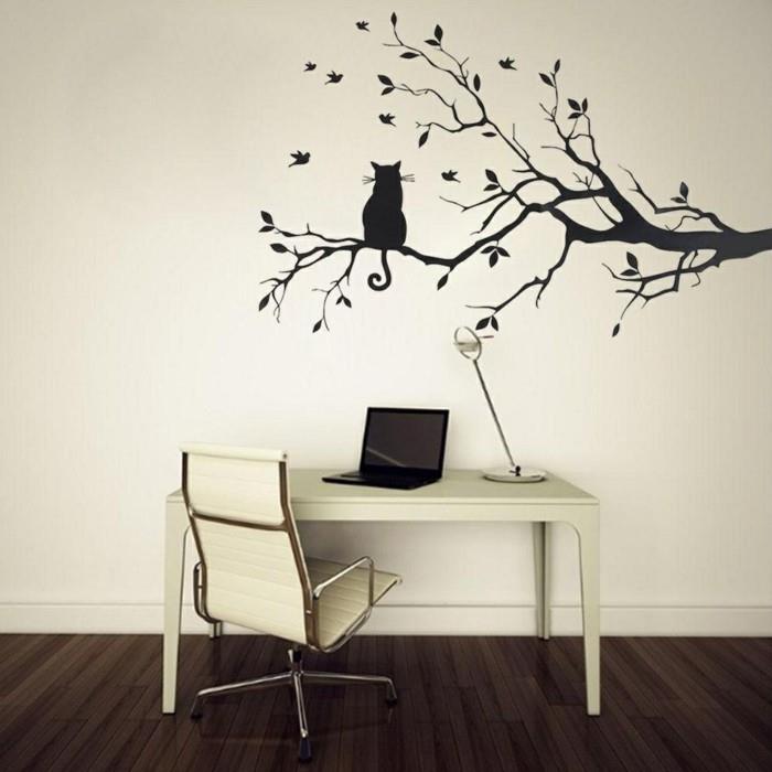 Όμορφα αυτοκόλλητα τοίχου κλαδιά δέντρων διακοσμούν το χώρο εργασίας