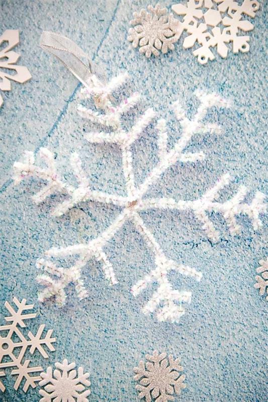 Φτιάξτε χριστουγεννιάτικα διακοσμητικά με νιφάδες χιονιού με καθαριστικό σωλήνων