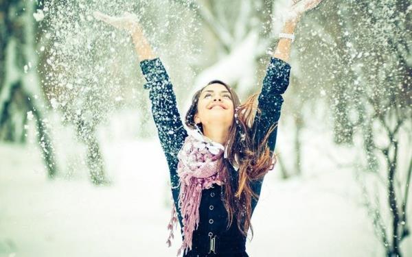 απολαύστε τη μέρα του χιονιού χαρά το χιόνι χαλαρώστε