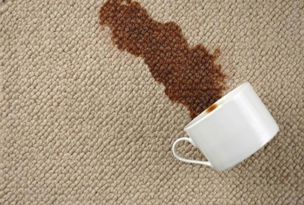 οι γρήγορες συμβουλές του σπιτιού αφαιρούν τους λεκέδες καφέ