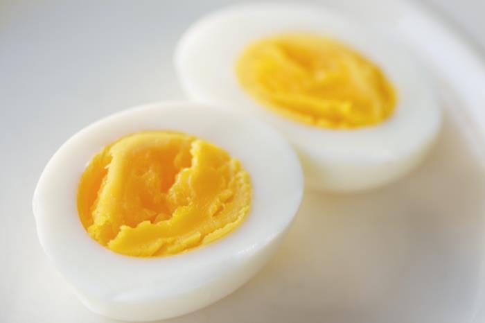 γρήγορη υγιεινή κατανάλωση βραστά αυγά