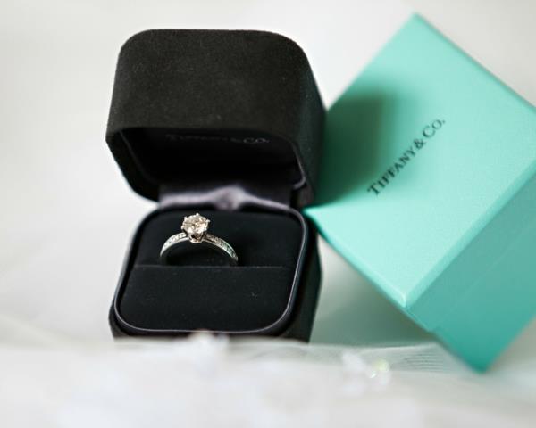 όμορφο δαχτυλίδι αρραβώνων tiffany κάντε ρομαντική πρόταση γάμου