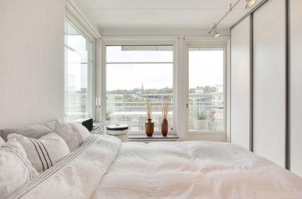 όμορφα μοντέρνα διαμερίσματα οροφής υπνοδωμάτιο λευκά κλινοσκεπάσματα