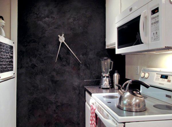κομψή σχεδίαση ρολογιού τοίχου μαύρη μικρή κουζίνα πάγκου