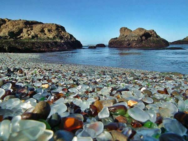 καλύτερες παραλίες Glass Beach Fort Mountain California