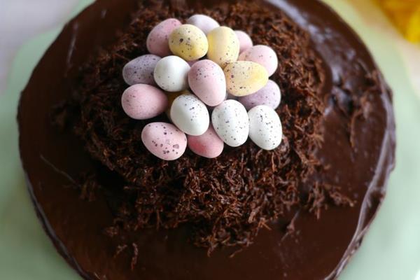 Bήνετε σοκολατένια κέικ αυγά γλυκά πασχαλινή φωλιά