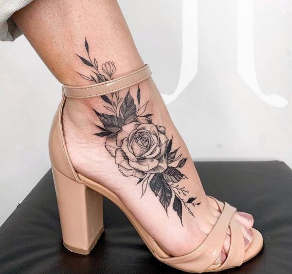 τάσεις παπουτσιών σε γυναικεία τατουάζ 2020
