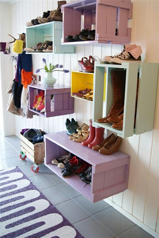 Φτιάξτε τη δική σας σχάρα παπουτσιών από ξύλινα κουτιά με χρωματιστά ράφια τοίχου