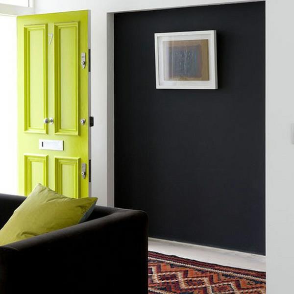 μαύροι εσωτερικοί τοίχοι ιδέα σχεδιασμός πράσινης πόρτας
