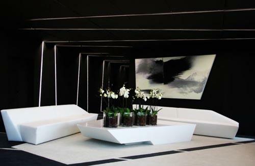 μαύρο λευκό επίπλωση κόκκινο γραφείο κομψό καναπέ τραπέζι λουλούδια