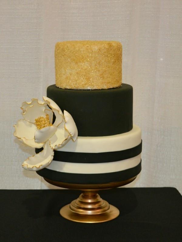 μαύρες άσπρες και χρυσές γαμήλιες τούρτες
