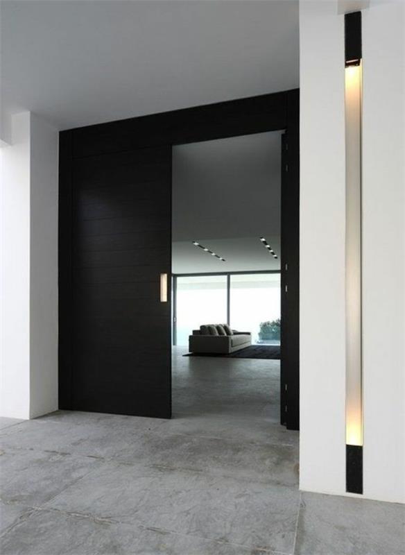 μοντέρνο σχέδιο πρόσοψης με μαύρη πόρτα