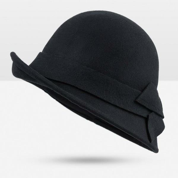 μαύρο καπέλο με τσόχα φορώντας γυναικεία καπέλα μόδας