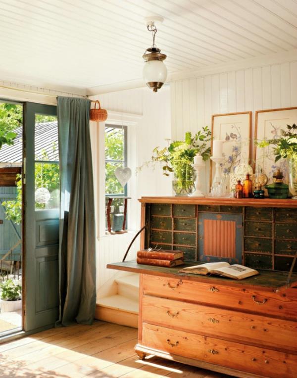 Σουηδικός κομψός κήπος με ξύλινο ντουλάπι με πτυσσόμενη κορυφή