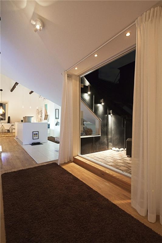 διαμέρισμα σοφίτας στη Σουηδία κομψό καφέ ξύλινο πάτωμα