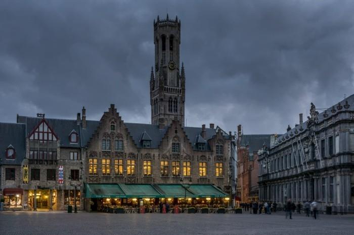 αξιοθέατα Μπρουζ Βέλγιο λυκόφως κέντρο πόλης βελγική αγορά βάφλες ζοφερή