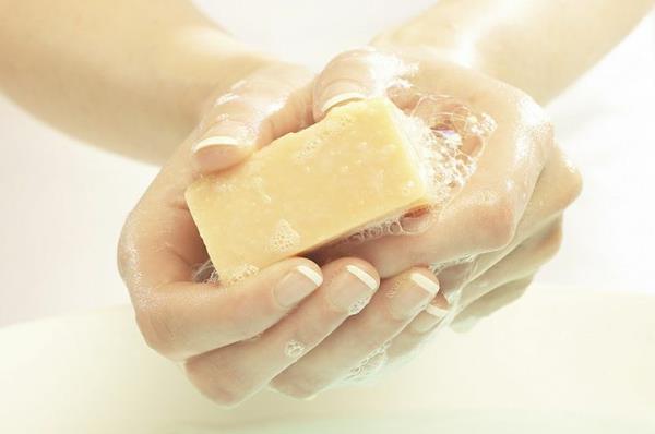 φτιάξτε μόνοι σας σαπούνι αντιβακτηριακό σαπούνι πλύνετε τα χέρια σας