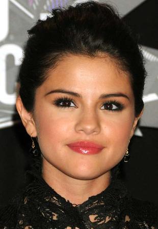 Selena Gomez akių makiažas