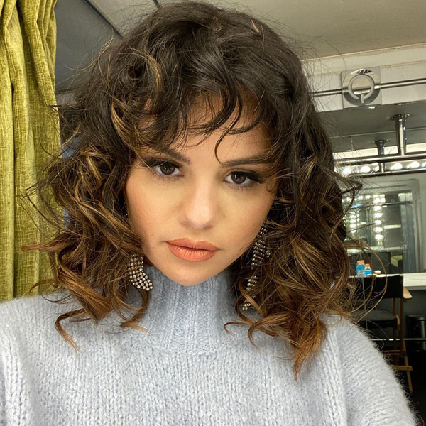 Selena Gomez Kısa Dağınık Bukleler