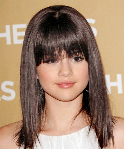 Selena Gomez kirpia kirpimą