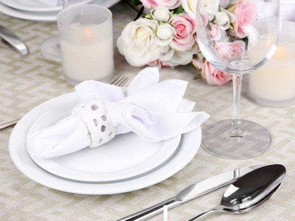 seviettenring λευκή πορσελάνινη διακόσμηση τραπεζιού για γάμο