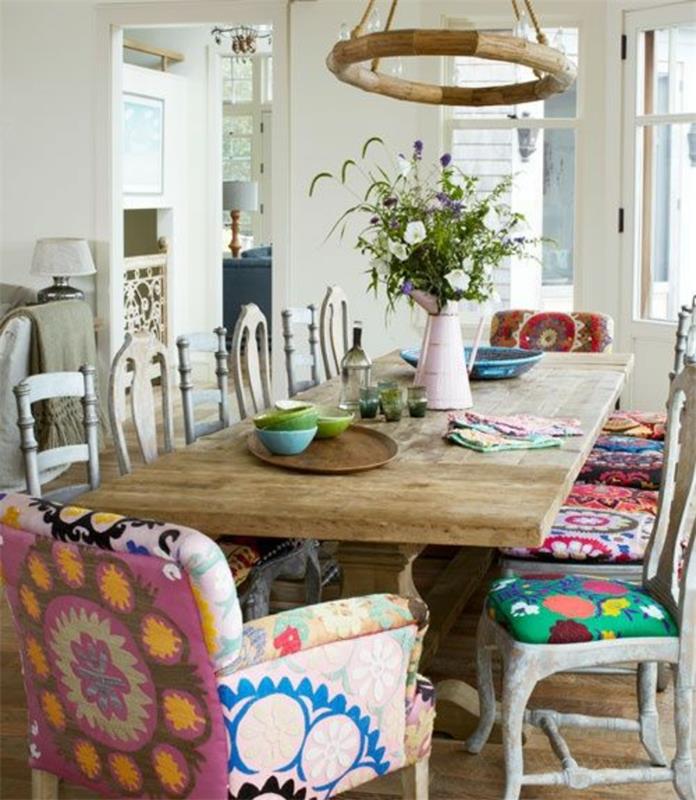 shabby chic έπιπλα boho στυλ τραπεζαρίας καρέκλες πολυθρόνες πολύχρωμα μοτίβα λουλούδια