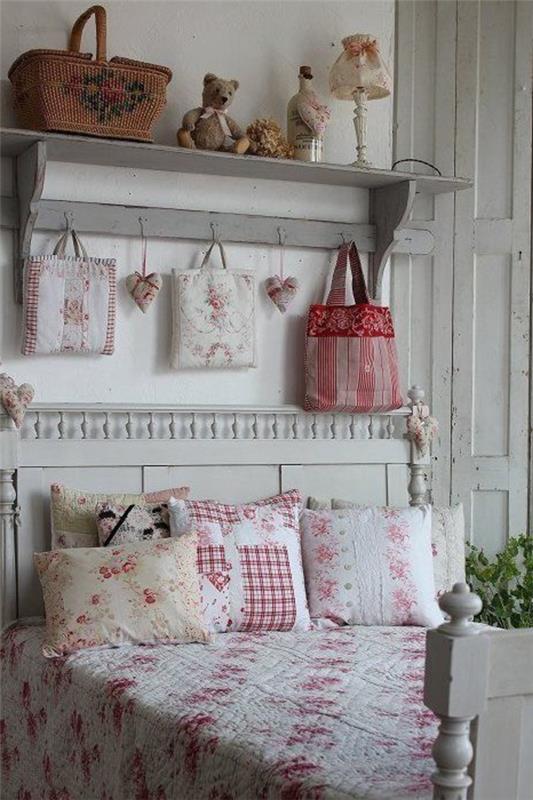 shabby chic διακόσμηση τοίχου κρεβατοκάμαρας ρίξτε μαξιλάρια