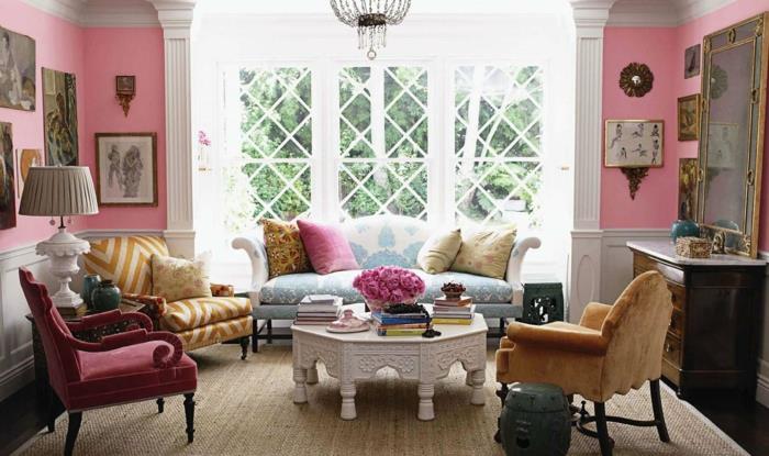 shabby chic σαλόνι επίπλωση ιδέες λευκός καναπές τραπεζάκι σαλονιού με καλύμματα καρέκλας σε παστέλ χρώματα