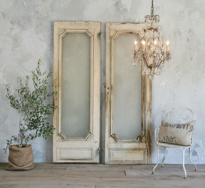 shabby chic σαλόνι ιδέες κρυστάλλινος πολυέλαιος παλιές πόρτες ξύλο