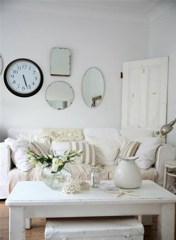 shabby chic ιδέες λευκό τραπέζι καφέ σκαμπό βαλίτσα μεταλλική κατσαρόλα