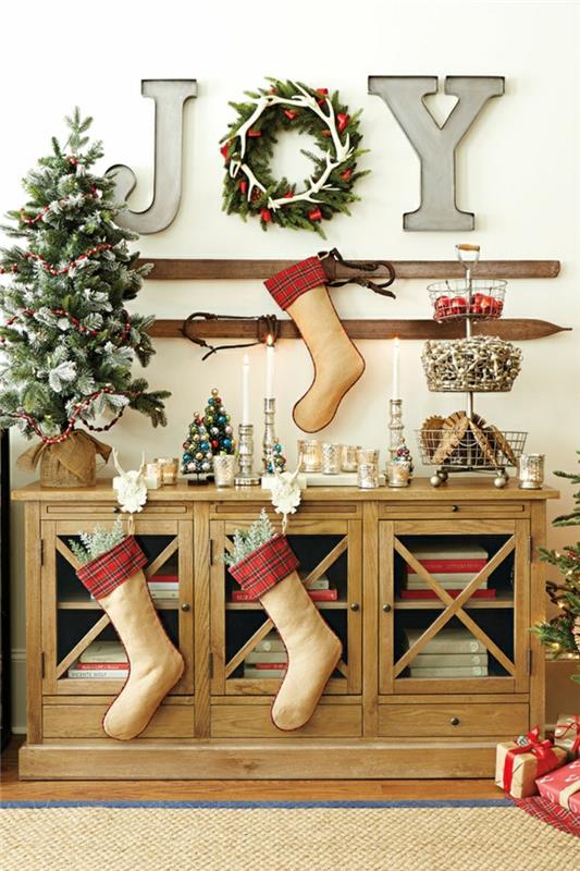 μπουφέ διακόσμηση Χριστουγεννιάτικες κάλτσες κάλτσες βιτρίνα χαράς