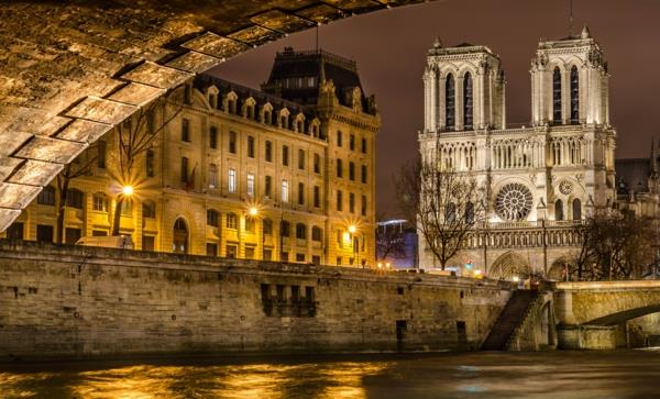 παραμονή Πρωτοχρονιάς-Παρίσι-Γέφυρα-Νοτρ-Νταμ