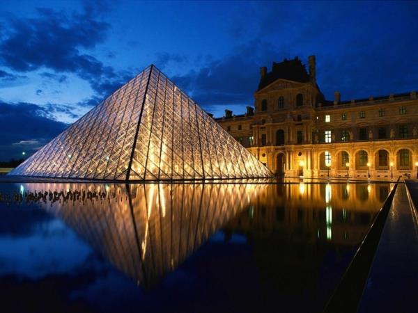 παραμονή πρωτοχρονιάς-paris-le-louvre